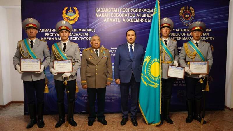 Алматы академиясының үздік қызметкерлері марапатталды