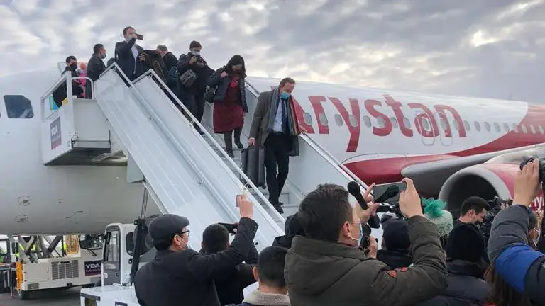 Түркістан әуежайына алғашқы ұшақ келіп қонды