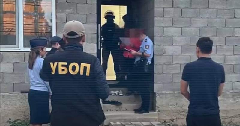 Атырау облысында өзінің туған сіңлісін жезөкшелікпен айналысуға мәжбүрлеген әйел ұсталды