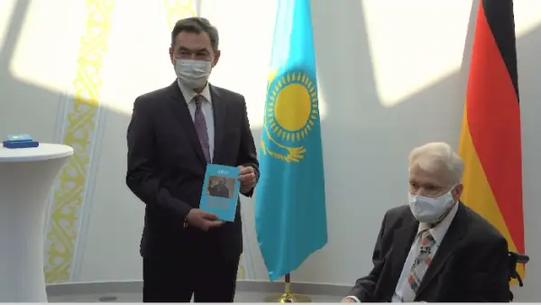 Абай немісше сөйледі