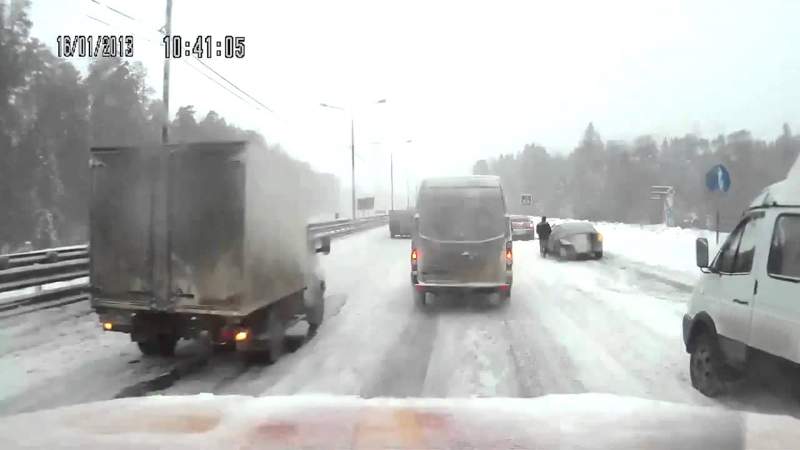 Теміртауда жол апатынан 6 жасар бала мен ер адам қаза тапты