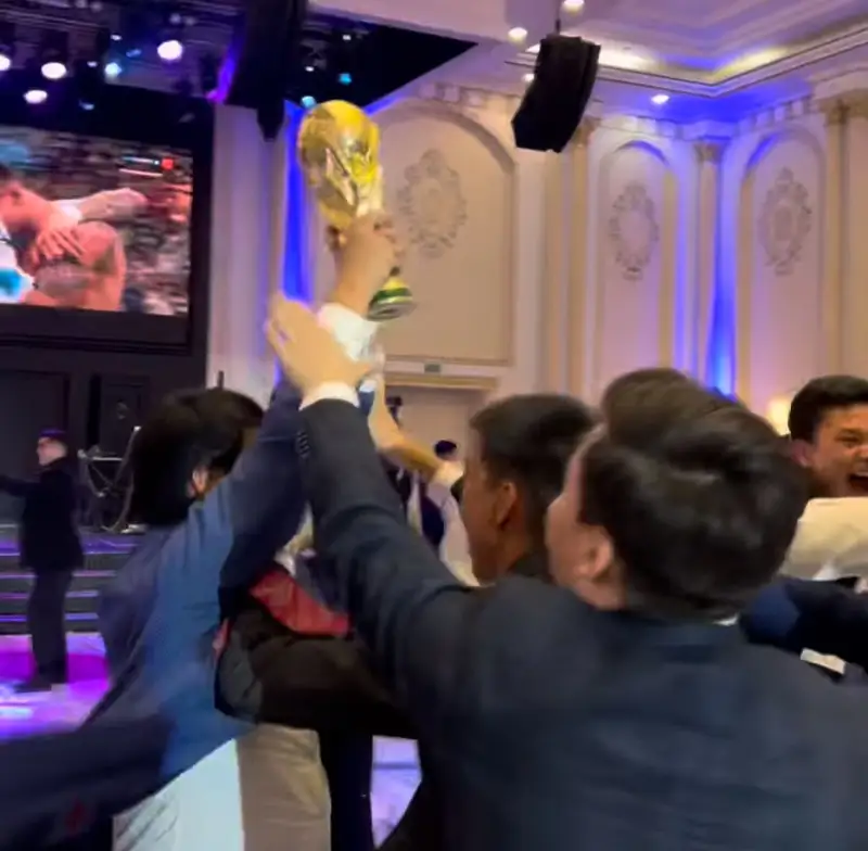 Футболист Нұрәлі Әріптің үйлену тойында қонақтар әлем чемпионатын тойлады