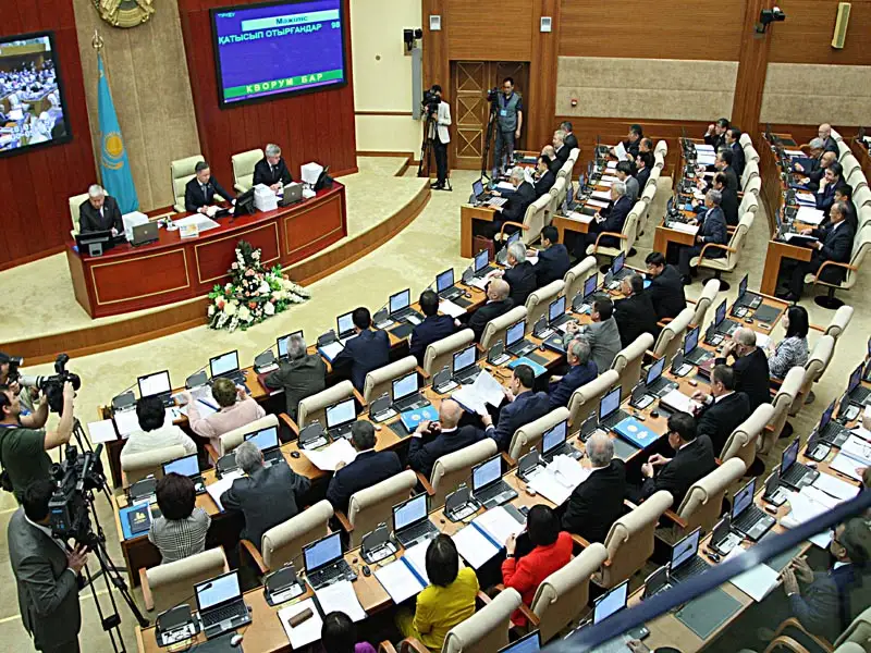 Парламенттік оппозиция туралы заңға қол қойылды
