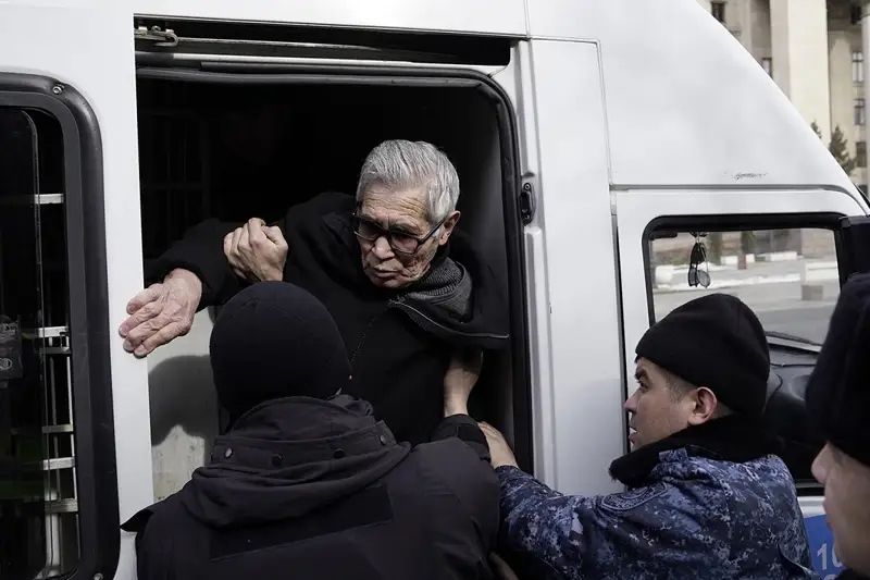 Алматыдағы митинг: Фоторепортаж