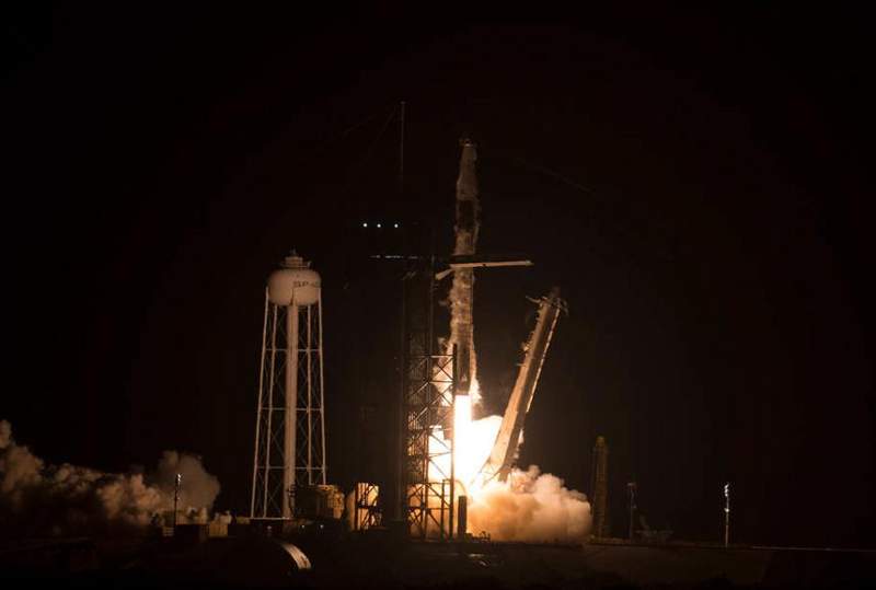 SpaceX төрт ғарышкер ұшырды