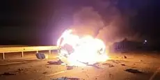 Павлодар тас жолында ішінде адамы бар көлік толығымен өртеніп кетті