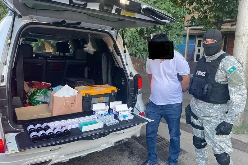 Алматыда тапшы дәрілерді сатқан дәрігер ұсталды