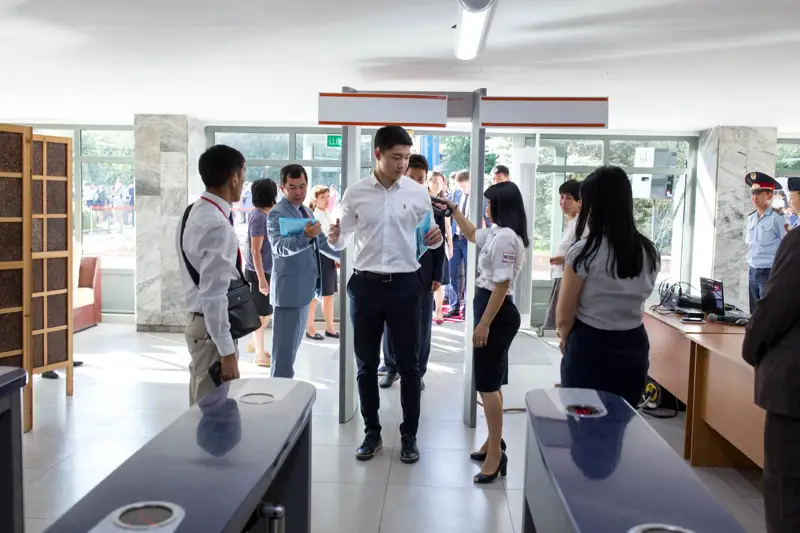 ҰБТ-2020: Тыйым салынған заттарды алып өтпек болғандар тестке жіберілмейді