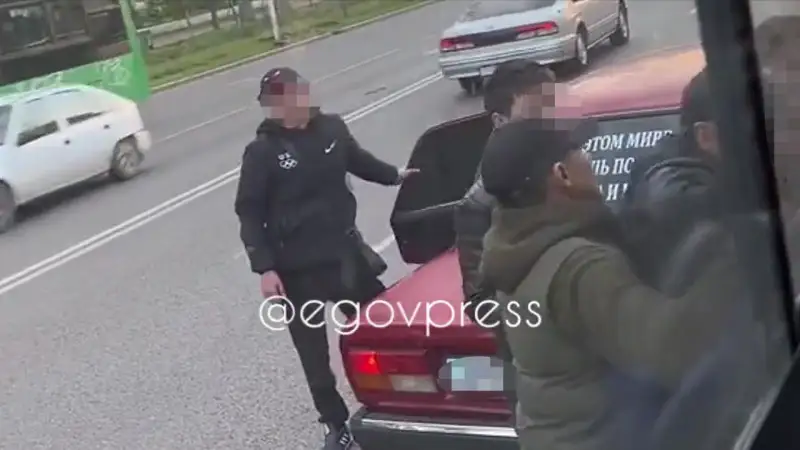 Алматыда автобус жүргізушісіне пышақпен шабуыл жасамақ болғандар анықталды