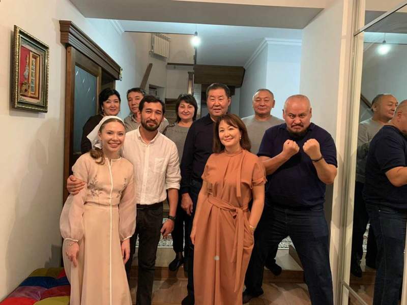 Актер Жандос Айбасов шаңырақ көтерді