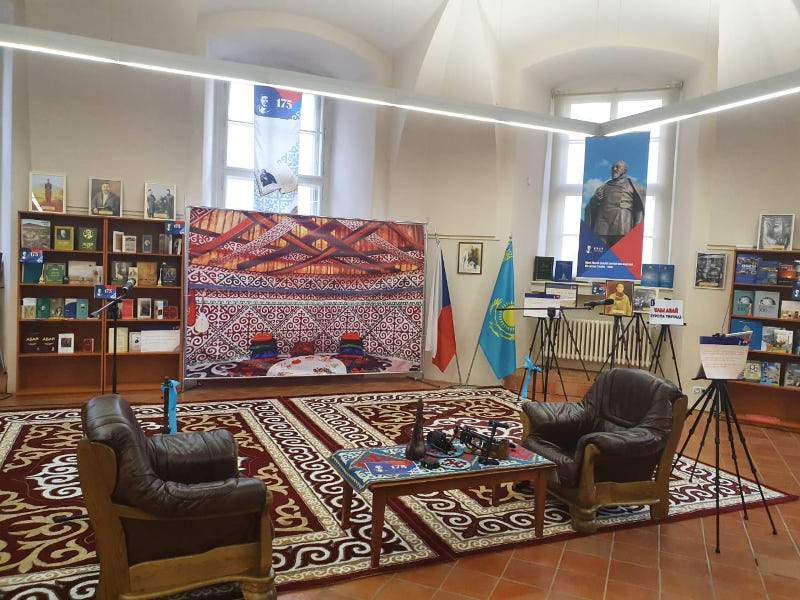 Адамзаттың алыбы-хәкім Абай