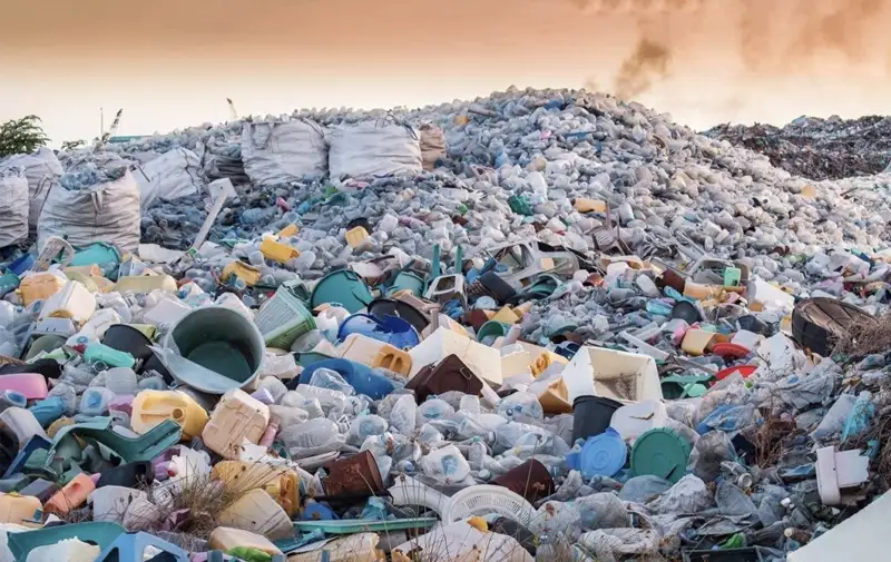 Ғаламдық мәселе: Пластика қалдықтары зиянды химиялық заттарды бөліп жатыр