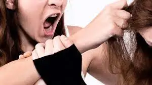 Семейде оқушы қыз соққыға жығылды