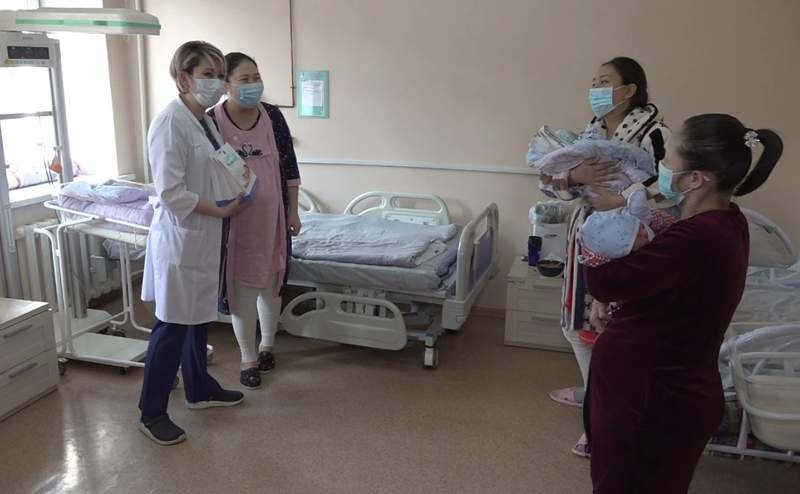 Тәуелсіздік күні дүниеге келген нәрестеге Қайрат Рысқұлбековтің есімі берілді