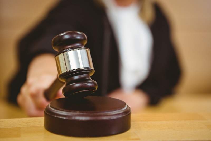 Атырауда 4 айлық баласын 38 рет пышақтаған әйелдің соты басталды