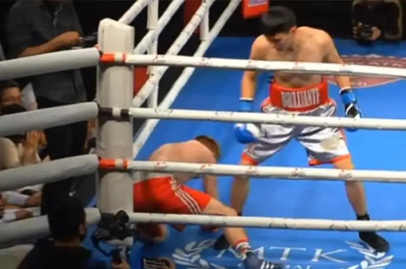 Нокдаун мен нокаут: Қазақстандық боксшы жеңіске жетті