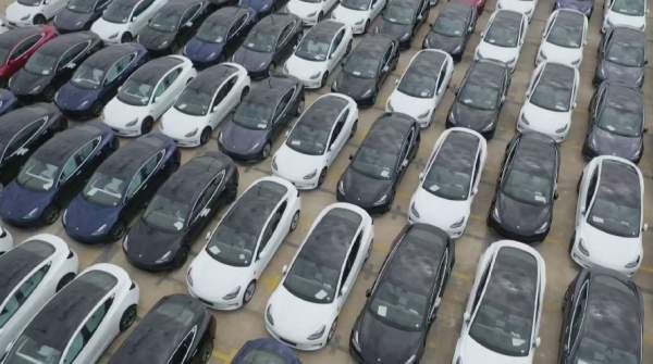 Tesla көліктерінің бағасы қымбаттады