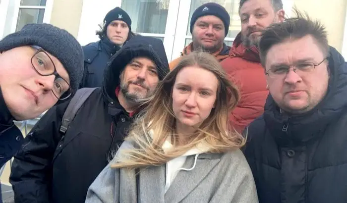 Путинді «сатқындық жасады» деп айыптаған үш депутат Ресейден кетті