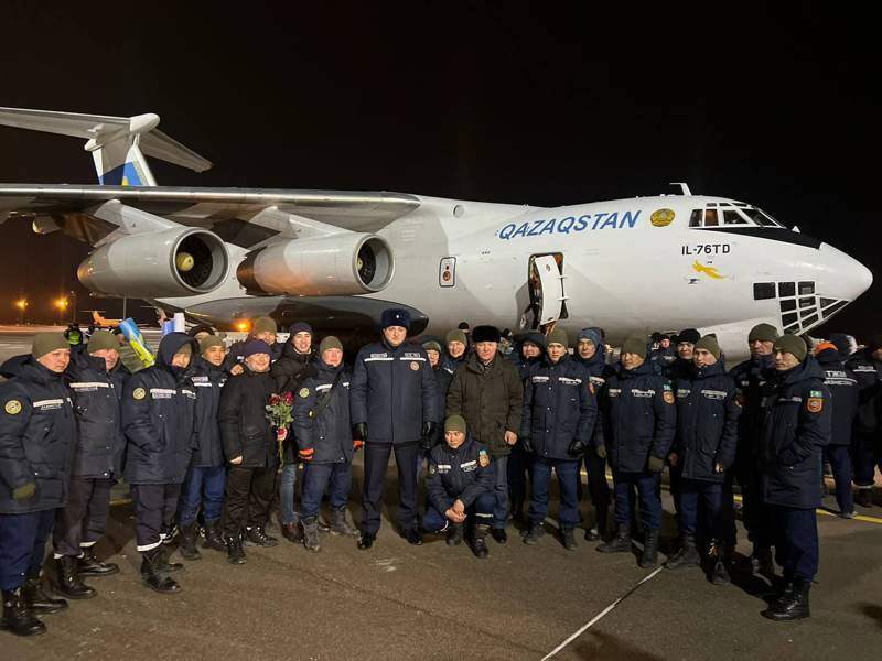 Тоқаев Түркия мен Сирияға барып келген құтқарушылар мен дәрігерлерді марапаттады