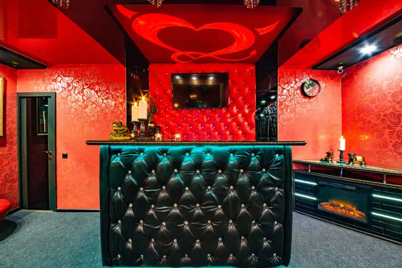 Эротикалық массаж жасатам деп әшкере болды