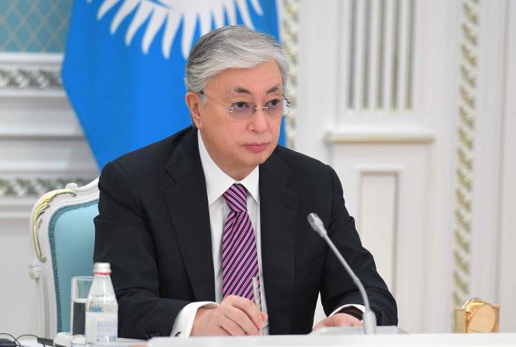 Президент: Құрметті мемлекет басшылары! Аса құрметті Елбасы!..