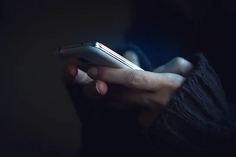 Шымкент тұрғыны такси жүргізушісінің смартфонын ұрлап, мобильді банкингтегі ақшасын құмар ойынға тіккен  