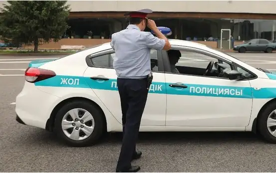 Саунаға барған полицейлер жұмыстан қуылды