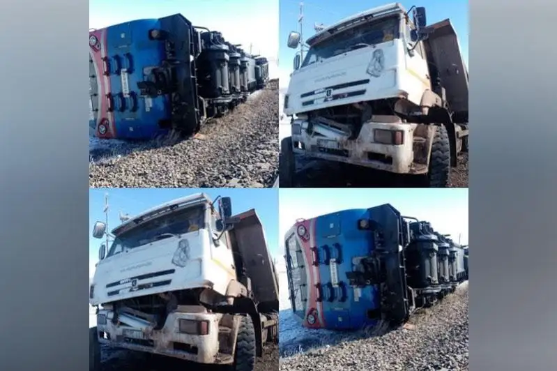 Тепловоз бен жүк көлігі соқтығысты