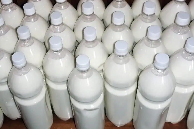 Жаңаарқаның тұрғындары қымыз жинап жатыр