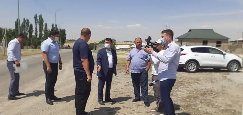 Қаратау ауданының әкімі «Өтеміс», «Шапырашты» тұрғындарымен кездесті