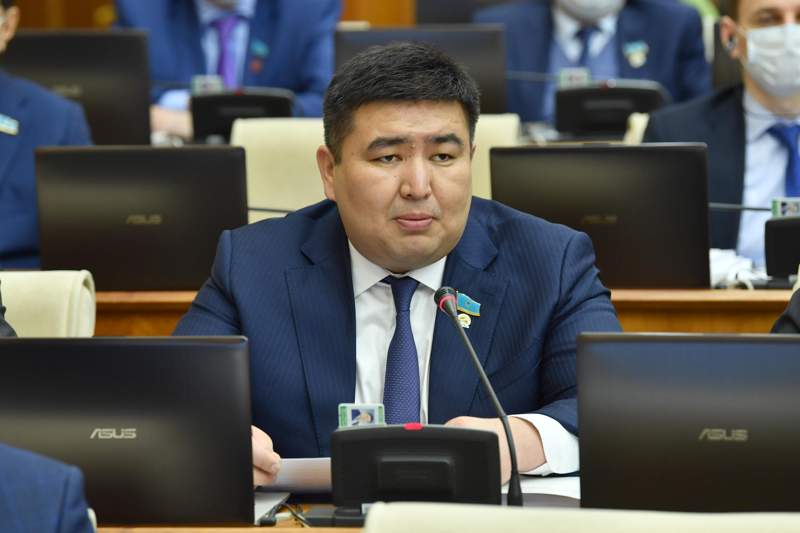 Мәжіліс депутаты Елнұр Бейсенбаевтың өкілеттігі мерзімінен бұрын тоқтатылды