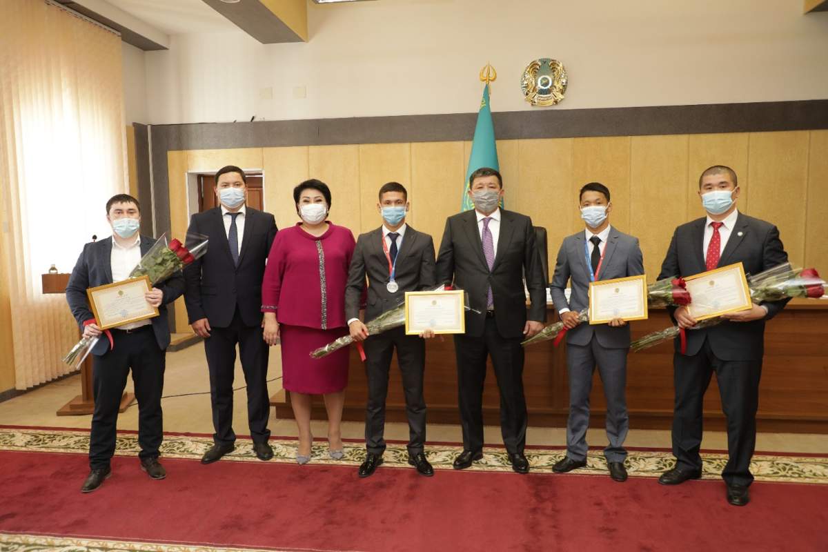 Махамбет Досмұхамбетов спортшыларды марапаттады