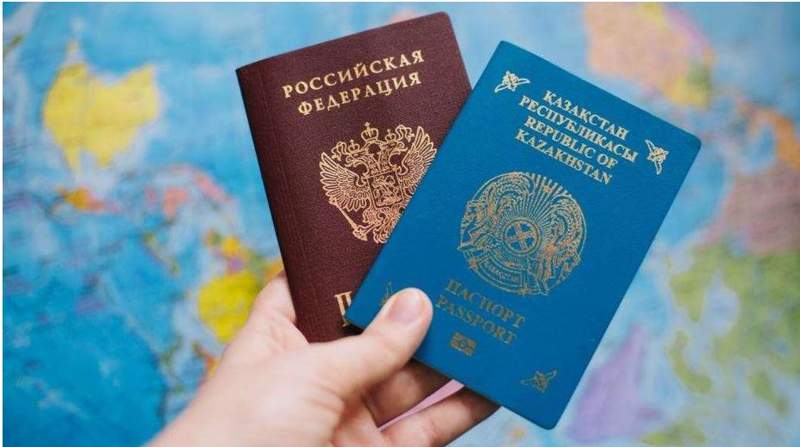Сенатор: «Қос азаматтығы бар қызметкерлерді жұмыстан шығару керек»