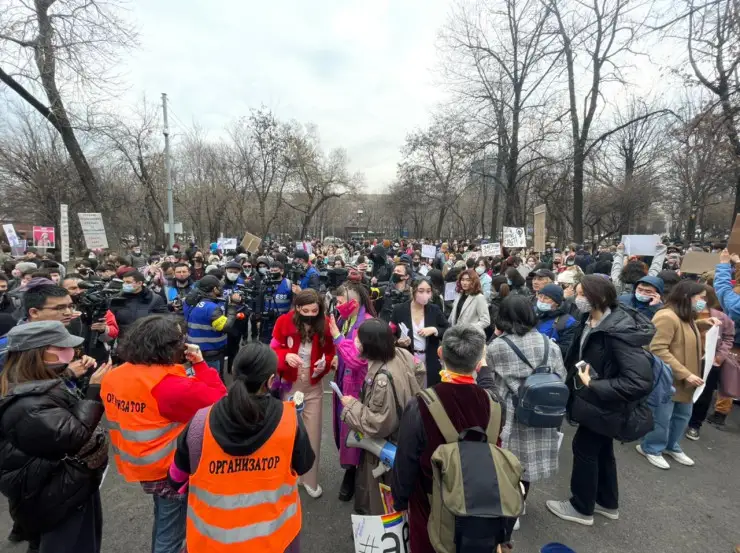 Елімізде алғаш рет әйелдер маршы өтті