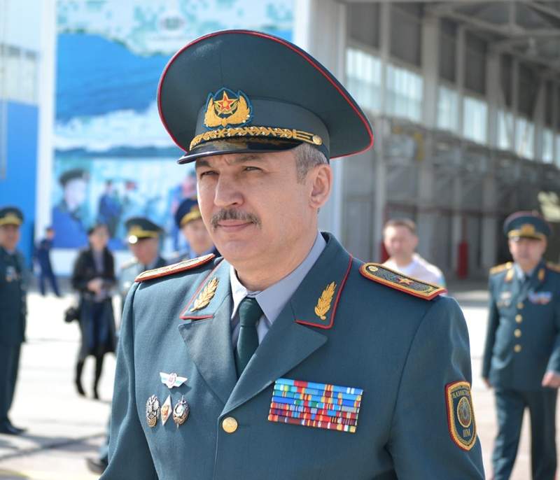 Жасынан жаңылған Қорғаныс министрі тағы да күлкіге қалды