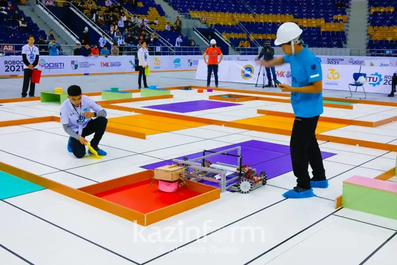 Алматыда робототехникадан жарыс өтіп жатыр