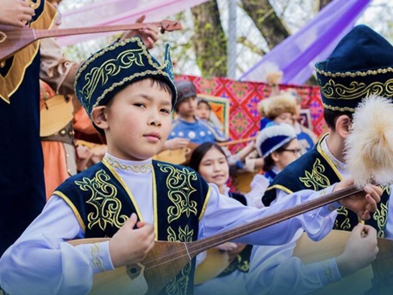 Бір мезгілде еліміздің барлық мектеп, колледждерінде қазақ күйлері орындалады
