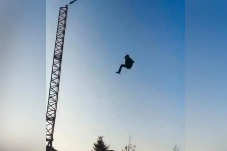 Аттракционнан құлаған баланың жағдайы қалай? (Видео)