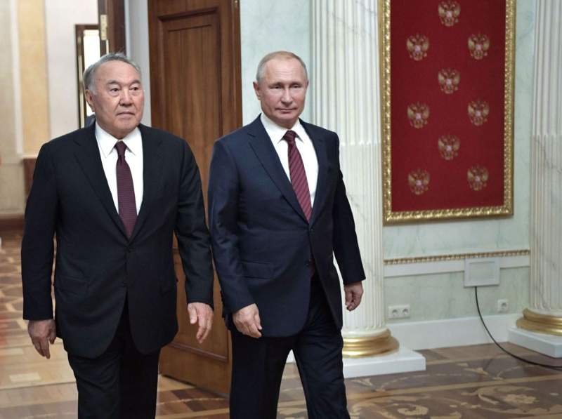 Назарбаев Путинмен жеке әңгімелеседі