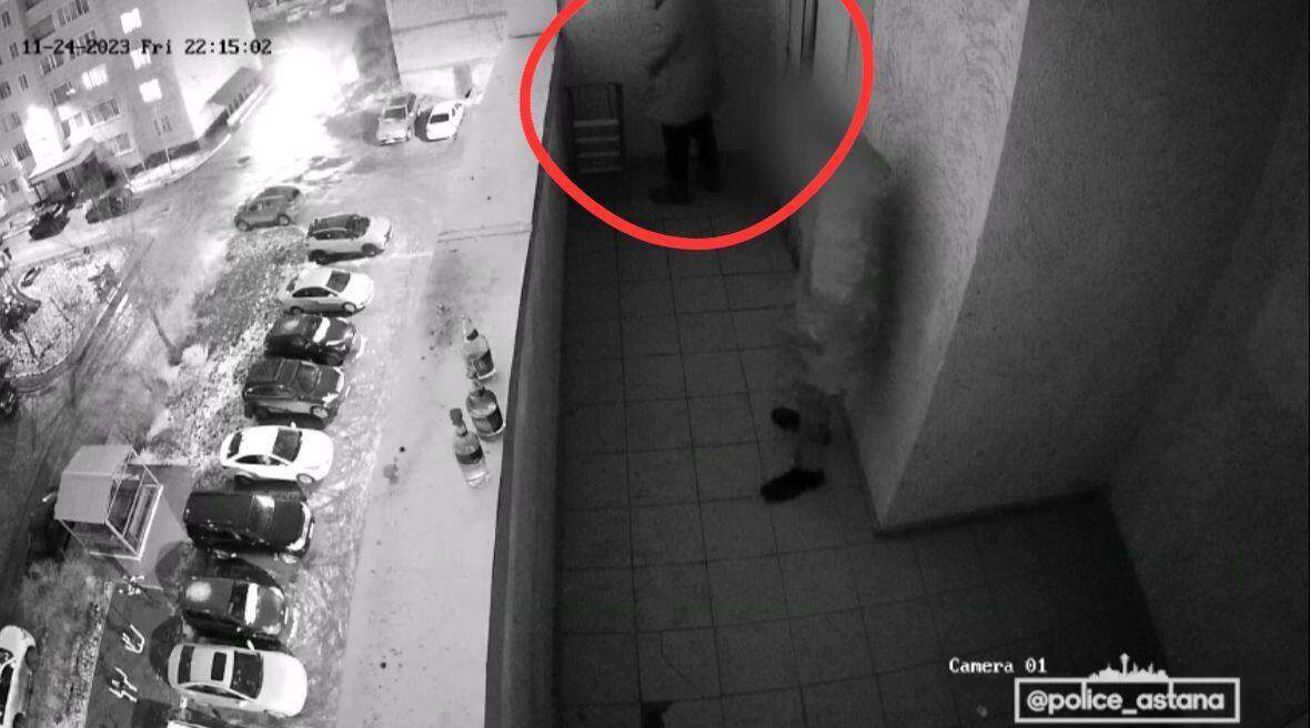 Тұрғын үйдің балконында дәрет сындырған ер адам бес тәулікке қамалды