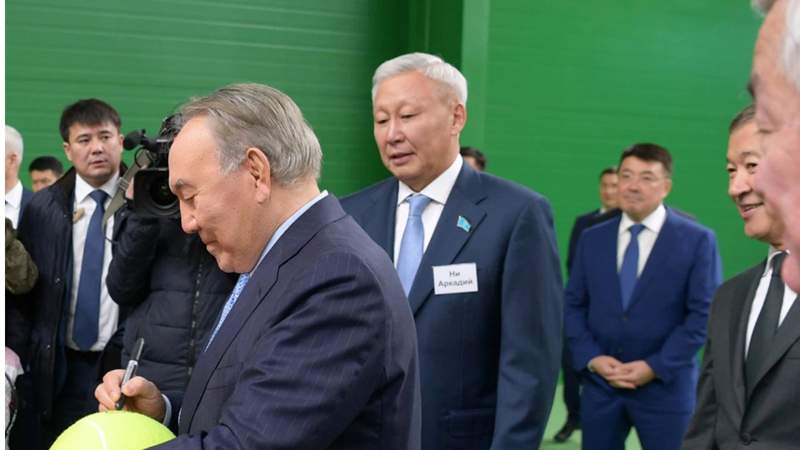 Кәмелетке толмаған қыздың пәктігі үшін 1 миллион теңге төледі деп айыпталған депутат ақталды