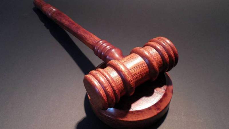 Баласын 1 млн теңгеге сатпақ болған бойжеткен сотталды