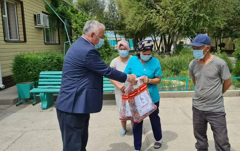 Депутаттар қайырымдылық жасады