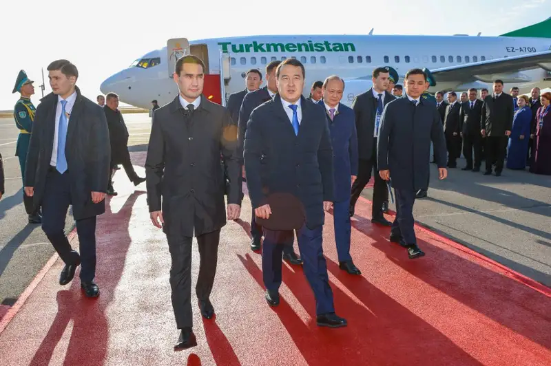 Қазақстанға Түрікменстан президенті келді