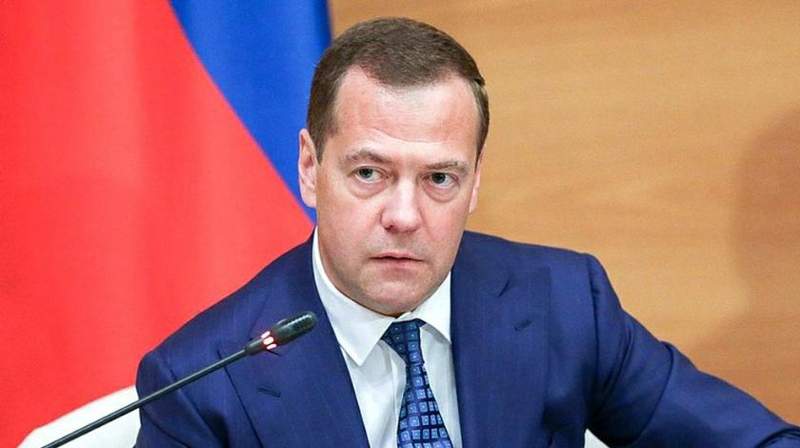 Медведев Навальныйды қолдау акциясы күні шамдардың суретін неге жариялады? 
