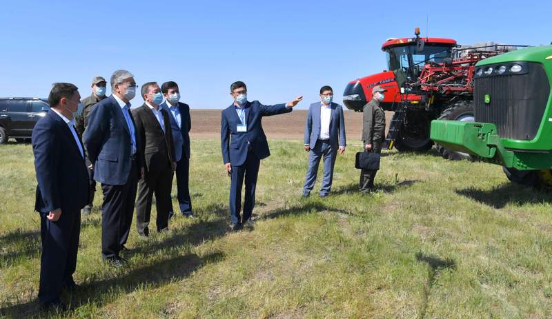 Мемлекет басшысы көктемгі егіс жұмыстарымен танысты 