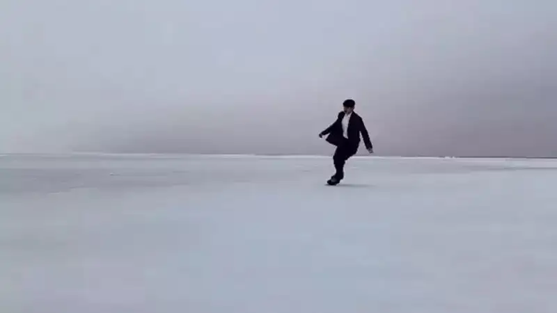 Атыраулық оқушы америкалық әншіні таң қалдырды