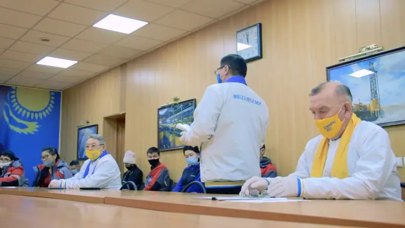 Үміткер Ақтөбе мыс компаниясының қызметкерлерімен кездесті