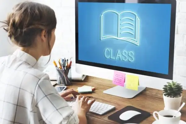 Коронавирус: ЮНЕСКО қашықтықтан оқытуға шақырды