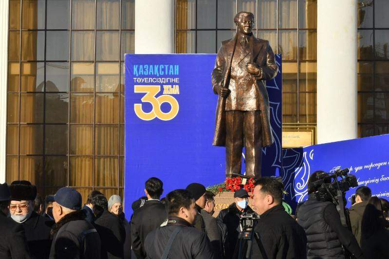 Жұмат Шанинге ескерткіш орнатылды